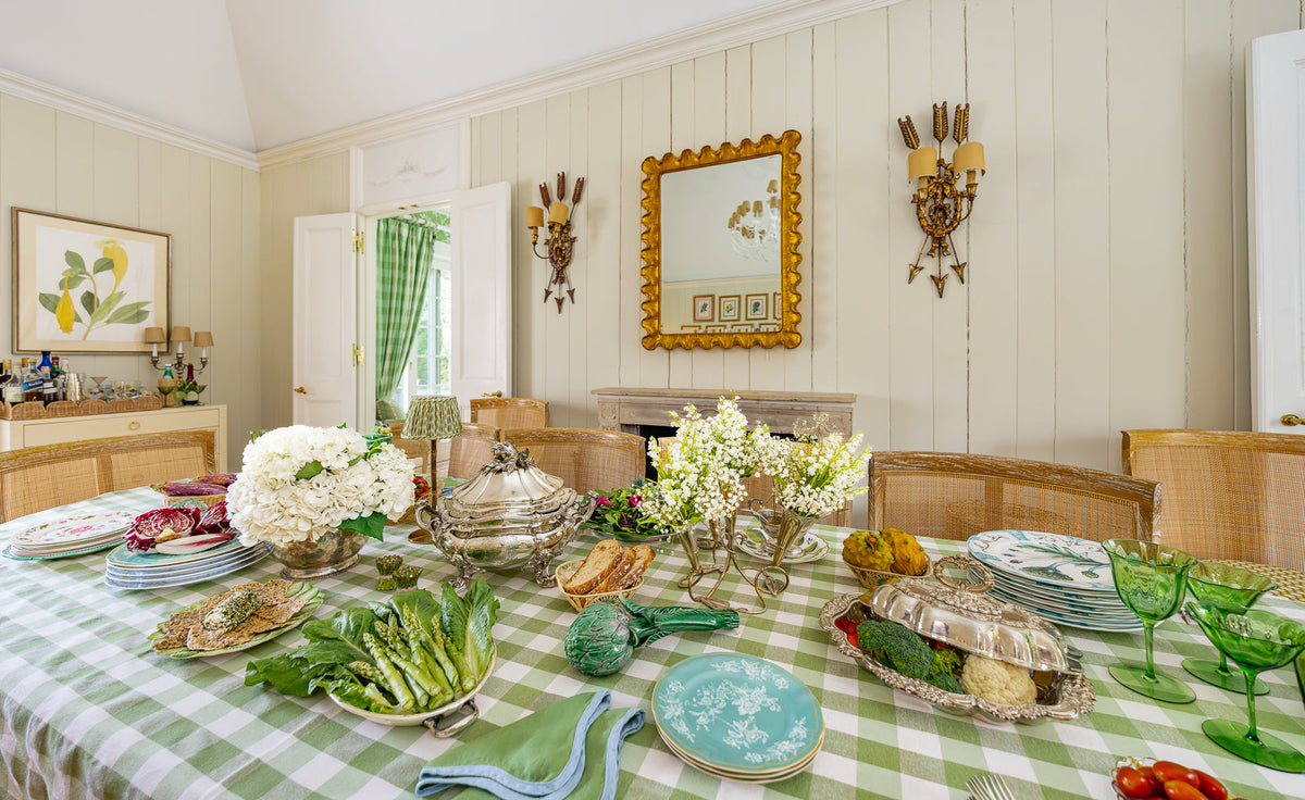 12 Holiday Table Decor Ideas That Feel Chic by Duggan Society