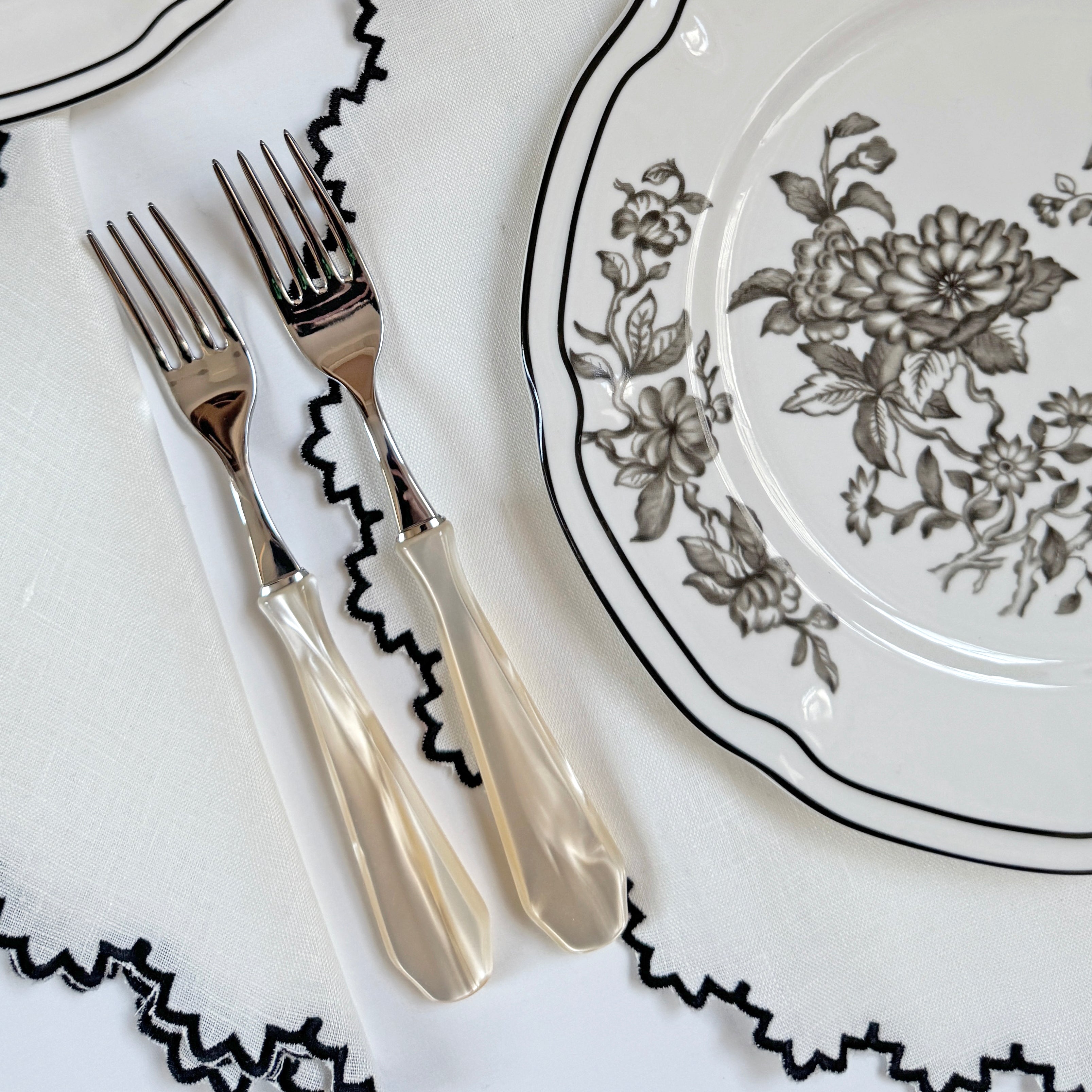 Mother of pearl cutlery set