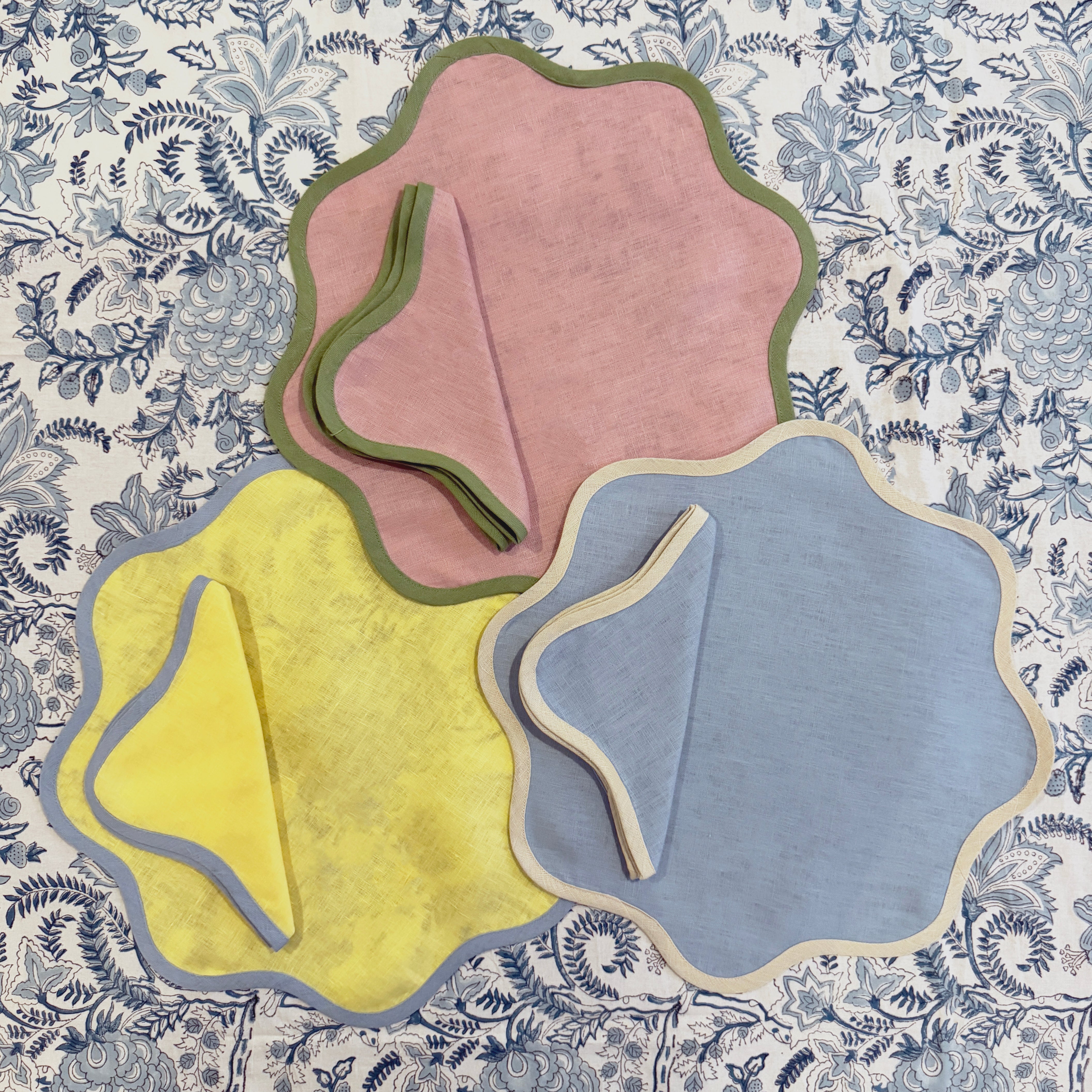 Daisy blue linen placemat (set of 4)