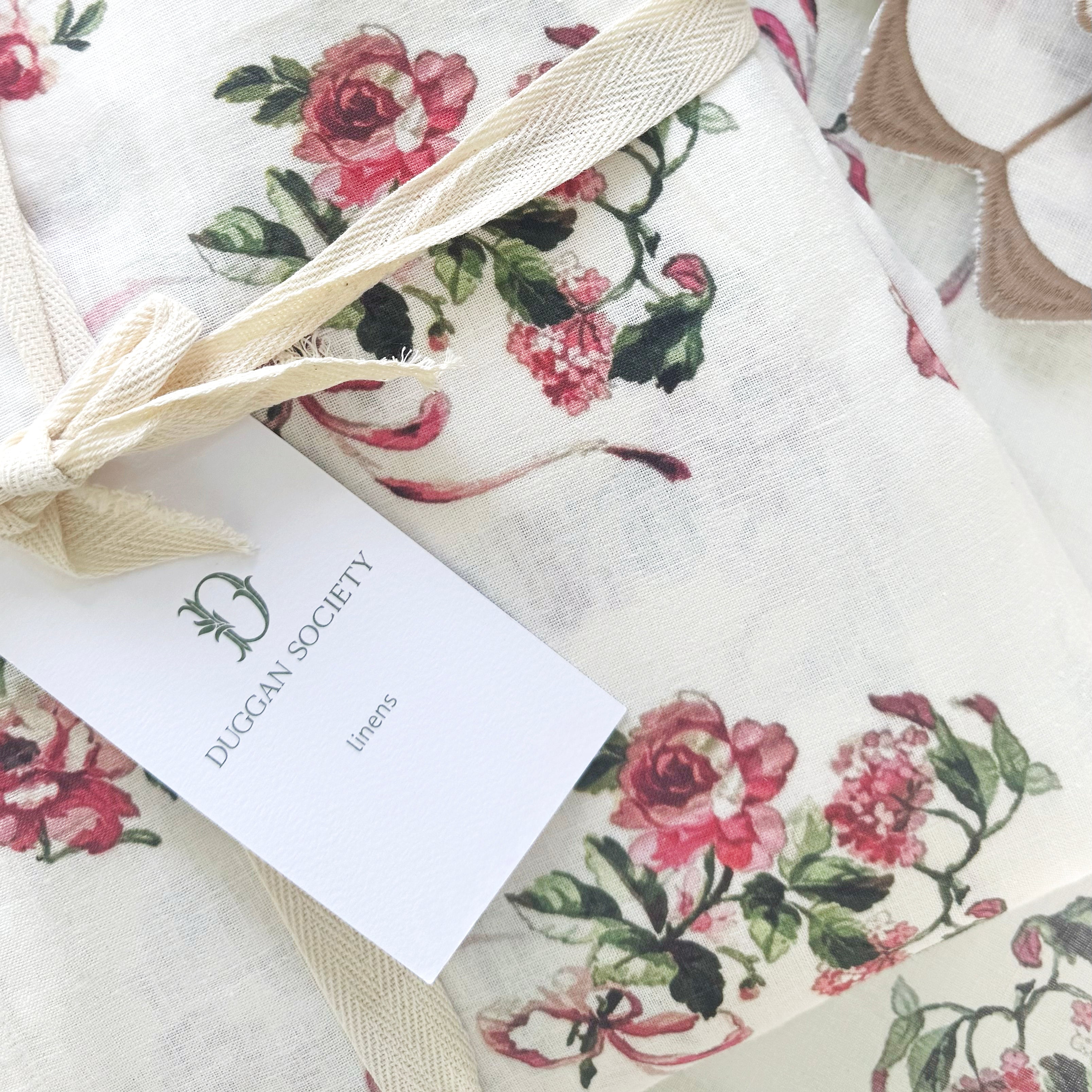 Roses tablecloth